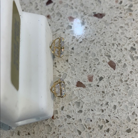 10k gold 4mm push back cz Earring round cut - Picture 3 of 3